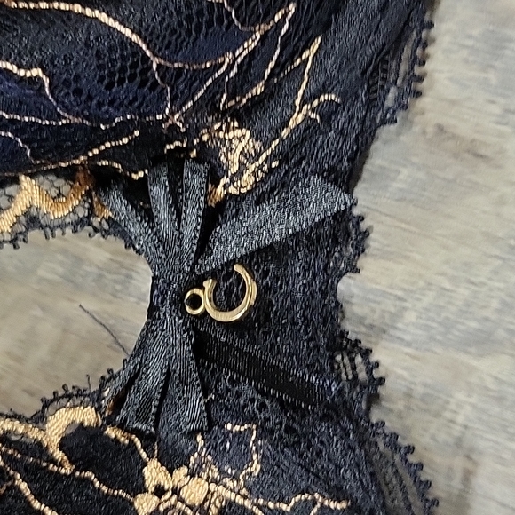 Chantelle Opera Gold Lace Floral Bra Size 36C - Picture 3 of 13